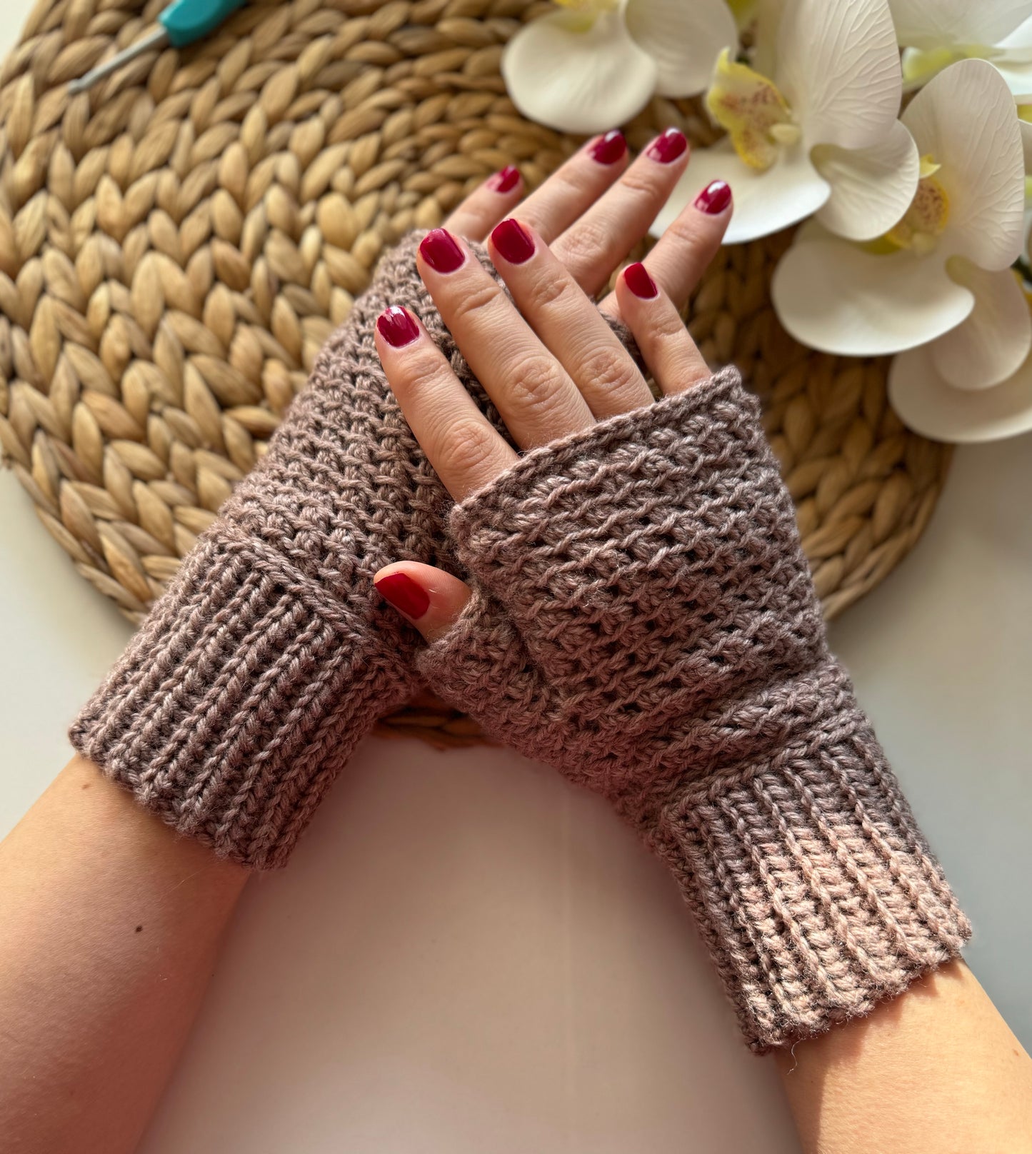 Nocciola Gloves Pattern 